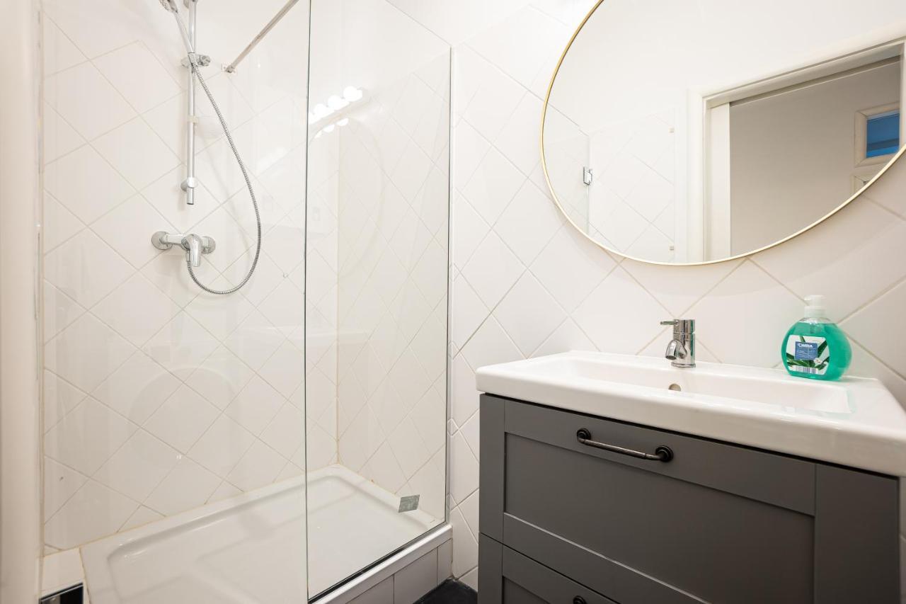Brand-New Apartment In The 17Th District Of Вена Экстерьер фото